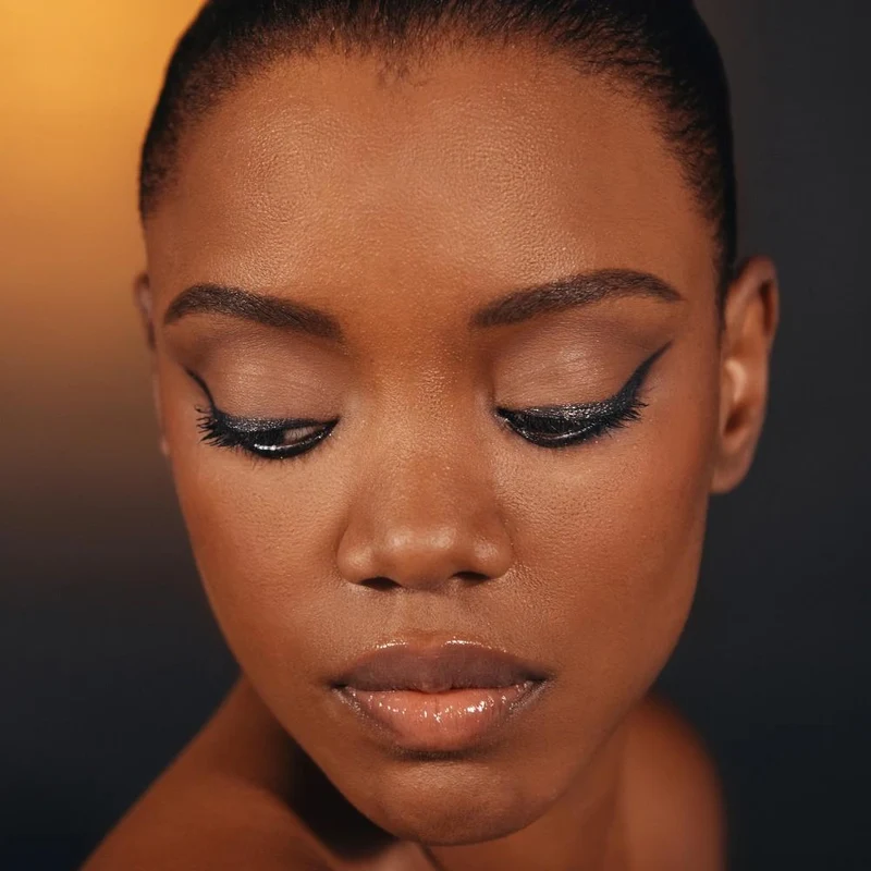 Mesauda Galactic Liquid Eyeshadow 112 Rocket Man 4