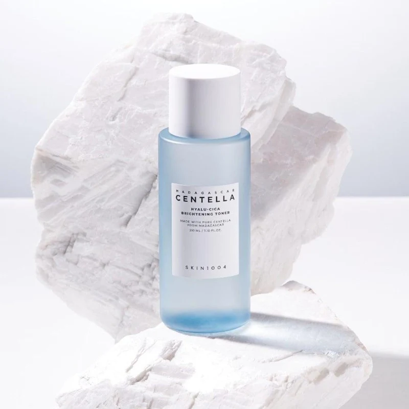 Skin1004 Madagascar Centella Hyalu-Cica Brightening Toner 210 ml 2