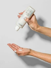 Alma K Exfoliating Body Soap 250 ml 2