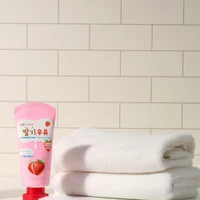 KWAILNARA Strawberry Milk Cleansing Foam 120ml 3