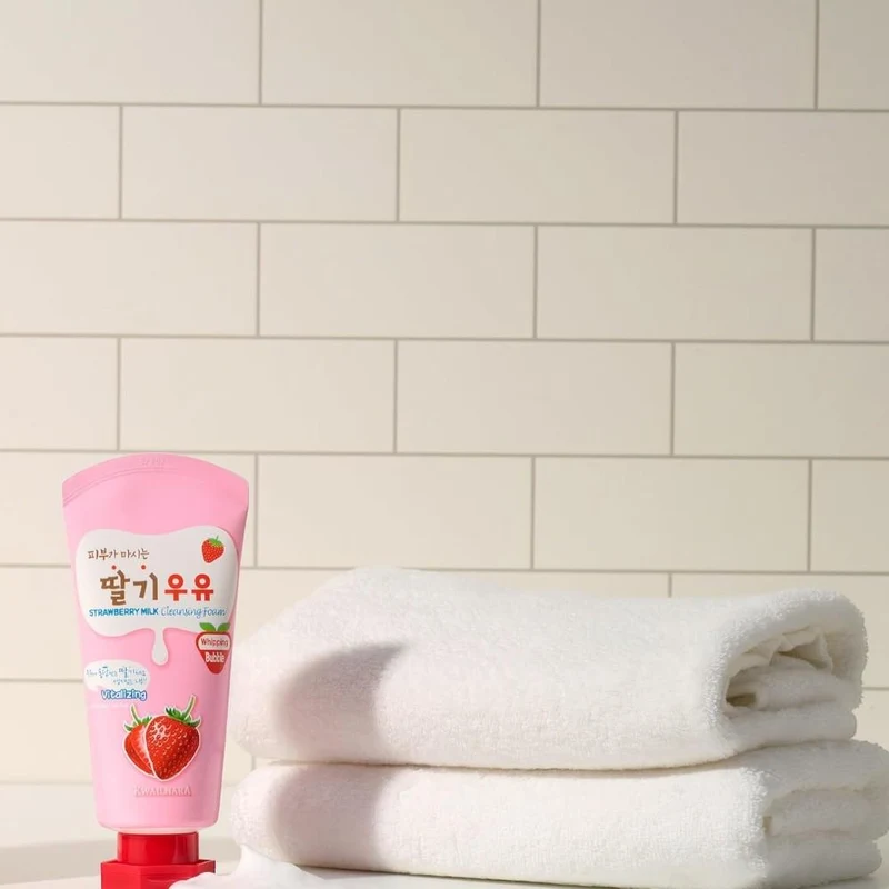 KWAILNARA Strawberry Milk Cleansing Foam 120ml 3